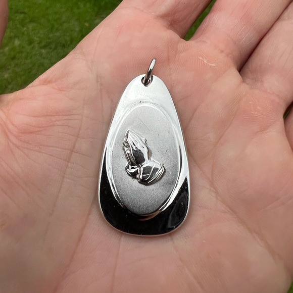 Vintage Sarah Coventry Silver-tone Serenity Prayer Pendant - Picture 7 of 14